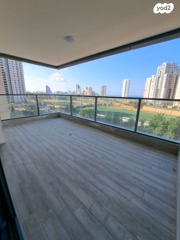 דירה, אמנון ליפקין שחק 4, נוף הטיילת, נתניה