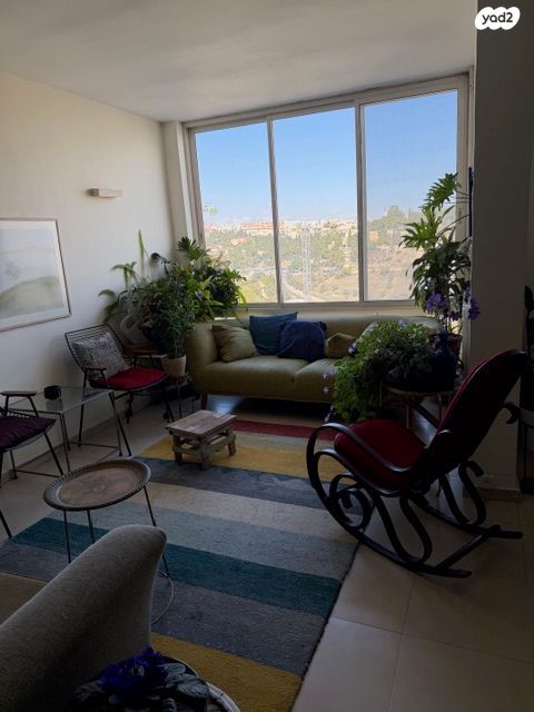 דירה, עין רוגל, גבעת חנניה, אבו תור, ירושלים