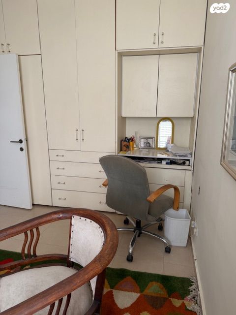 דירה, עין רוגל, גבעת חנניה, אבו תור, ירושלים