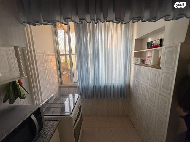 דירה, נתן אלבז, שלומי