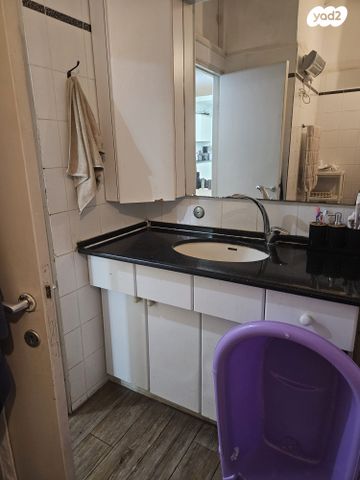 דירה, שדרות יצחק גרשטנקורן, הפועל המזרחי ב', שיכון ב', בני ברק