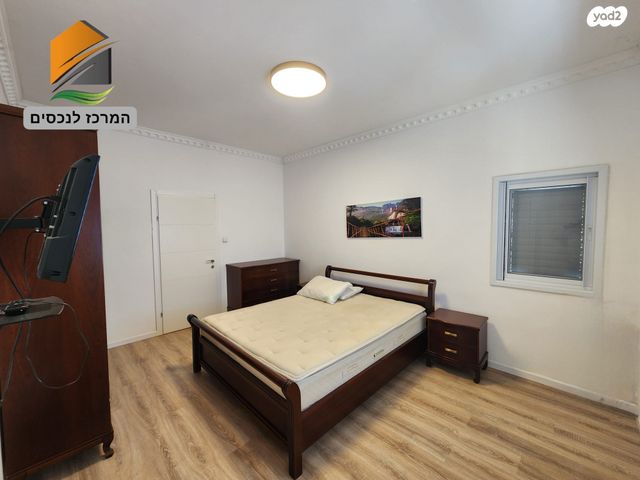 דירה, אחד העם, רחובות