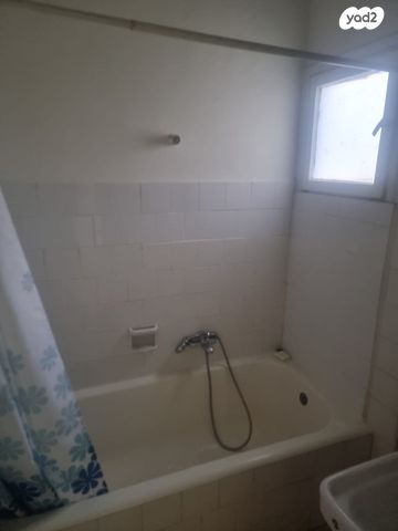 דירה, דרך בן גוריון, שכונת בן גוריון, מרכז העיר ג', רמת גן