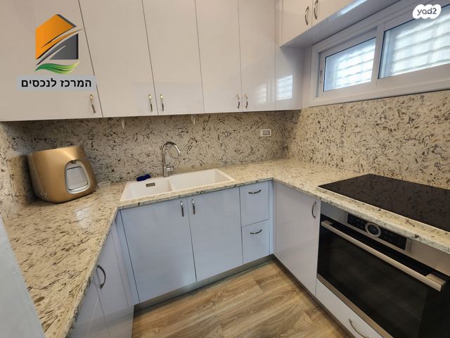 דירה, אחד העם, רחובות