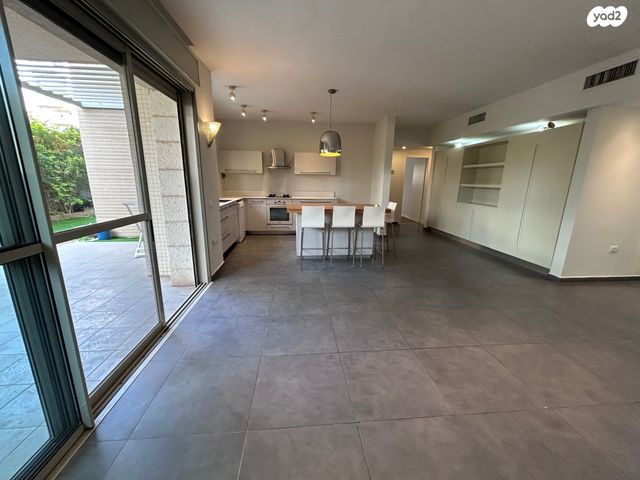 דירת גן, חסידה, כפר סבא הצעירה, כפר סבא