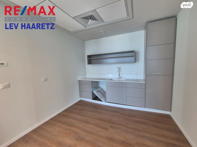 משרדים, החרש, הוד השרון