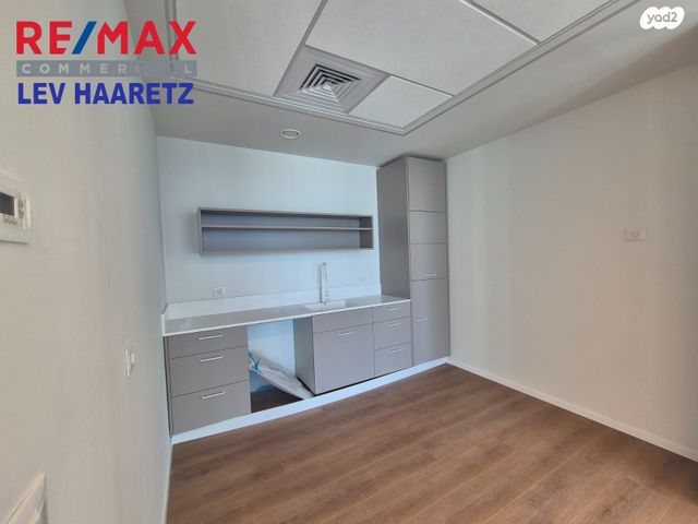 משרדים, החרש, הוד השרון