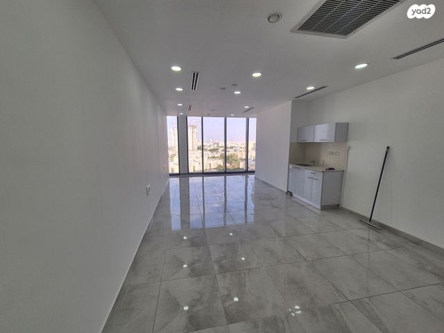 הרב ניסנבאום 