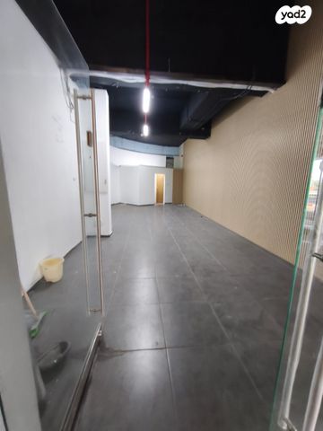 חנויות/ שטח מסחרי