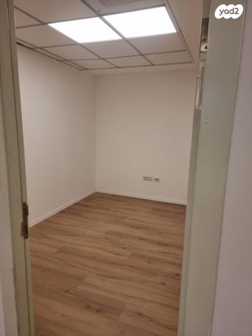 משרדים, יגאל אלון 120, נחלת יצחק, תל אביב יפו