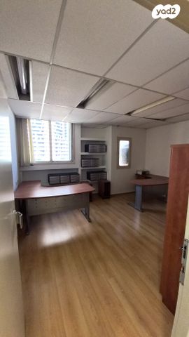 משרדים, יגאל אלון, נחלת יצחק, תל אביב יפו