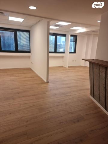 משרדים, יגאל אלון 120, נחלת יצחק, תל אביב יפו