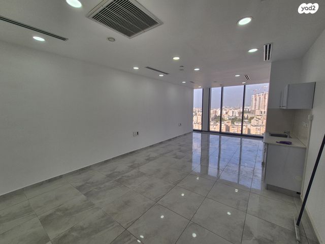 משרדים, הרב ניסנבאום, בת ים