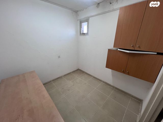 חנויות/ שטח מסחרי, דרך הנחשונים 37, רובע א', אריאל