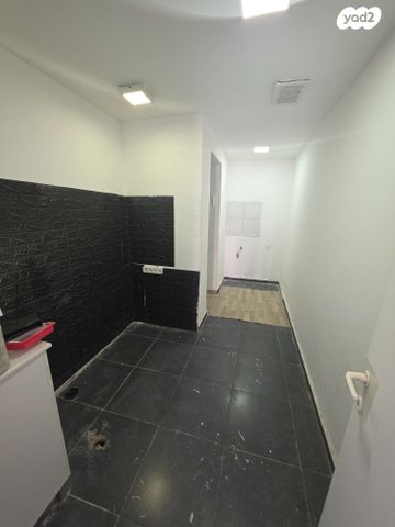 חנויות/ שטח מסחרי, רוגוזין 19, רובע א', אשדוד