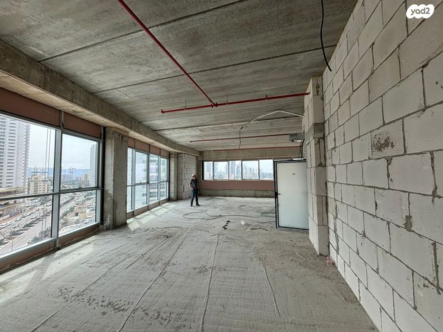 משרדים, משכנות האומנים, קרית מוצקין