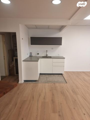 משרדים, יגאל אלון 120, נחלת יצחק, תל אביב יפו