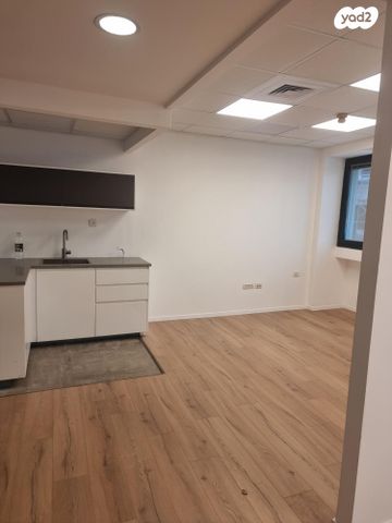 משרדים, יגאל אלון 120, נחלת יצחק, תל אביב יפו