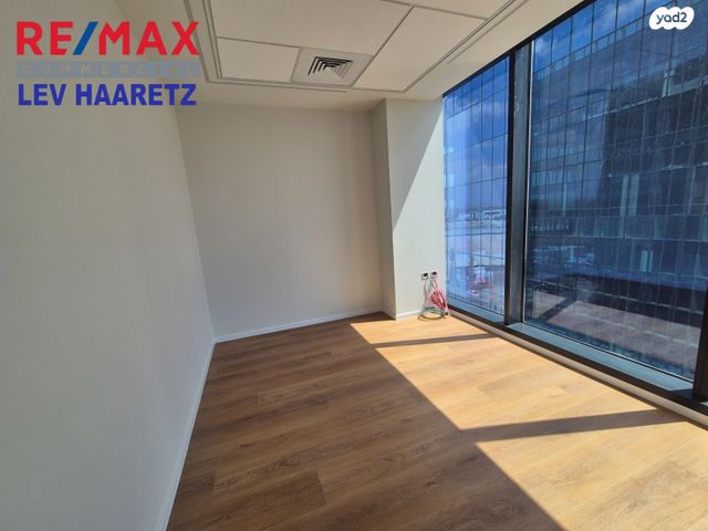 משרדים, החרש, הוד השרון