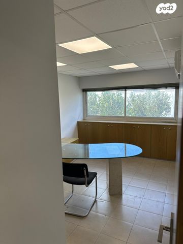 משרדים, יהושע שטמפפר 10, מרכז העיר דרום, נתניה