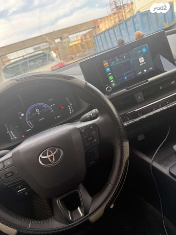 מודעת רכב טויוטה C-HR