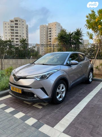 מודעת רכב טויוטה C-HR