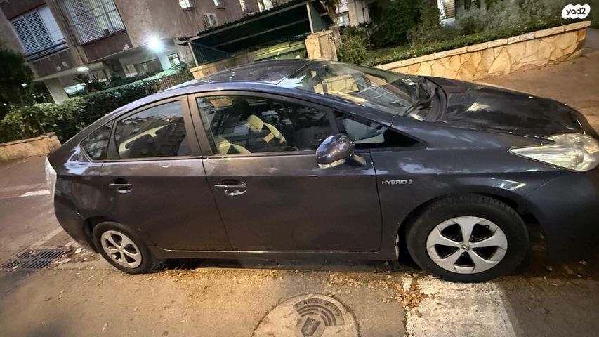 טויוטה פריוס