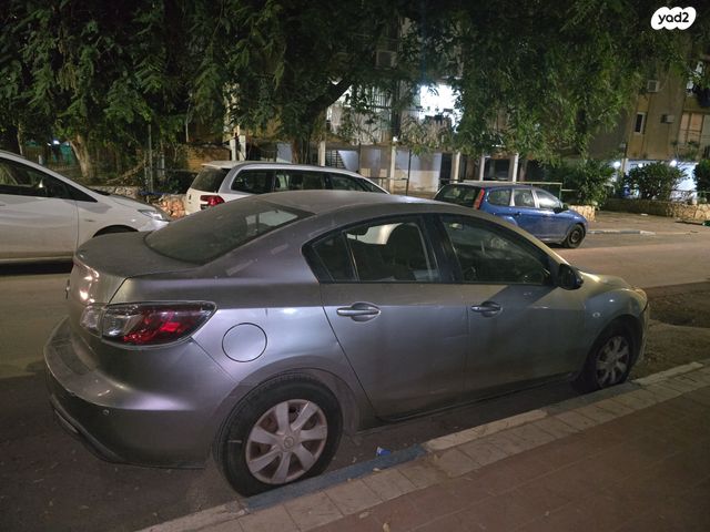 מודעת רכב מאזדה 3