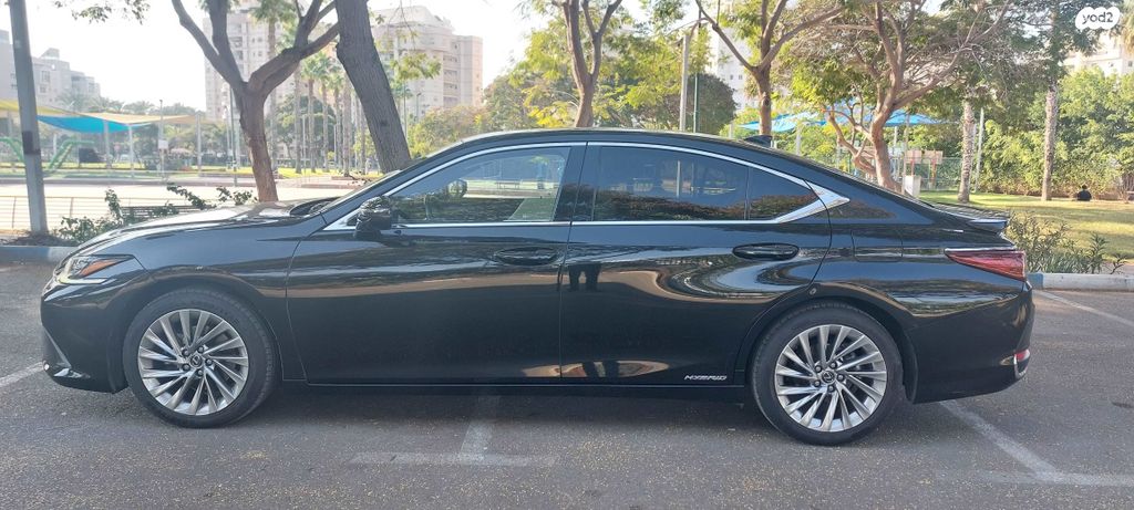 מודעת רכב לקסוס ES