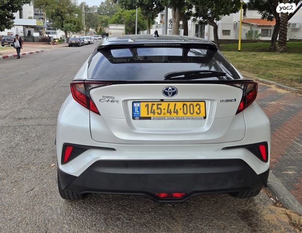 מודעת רכב טויוטה C-HR