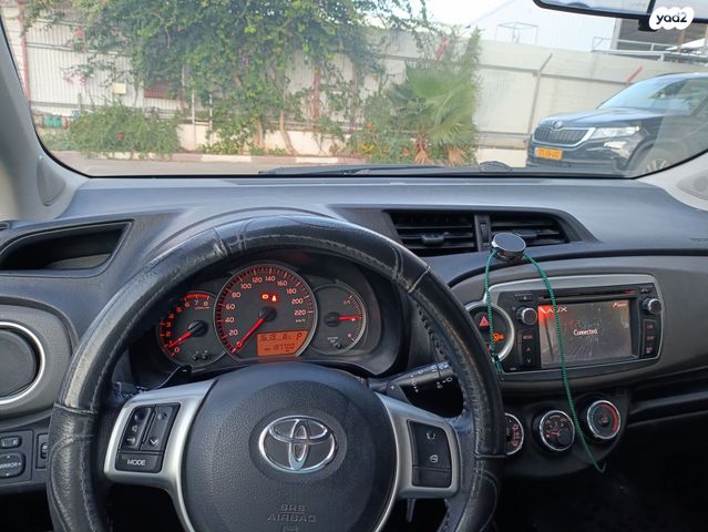 טויוטה יאריס