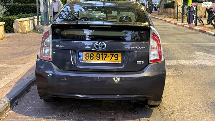 טויוטה פריוס