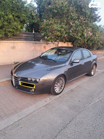 מודעת רכב אלפא רומיאו 159