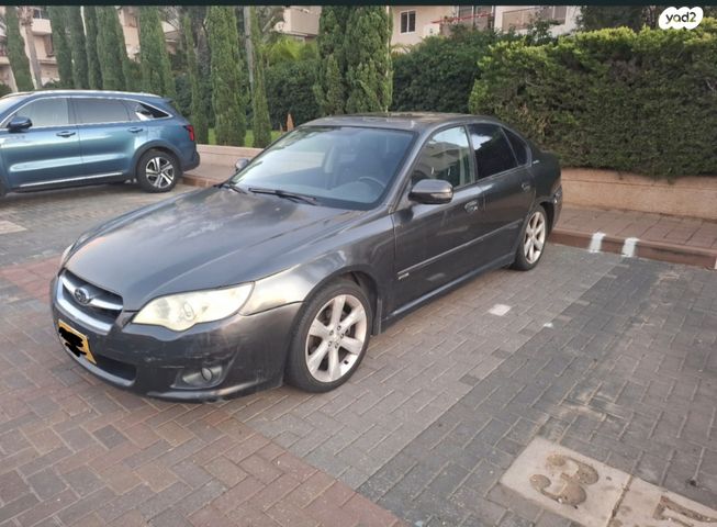 סובארו B4/לגאסי