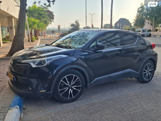 מודעת רכב טויוטה C-HR