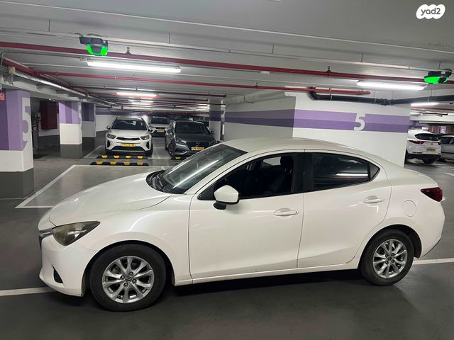 מודעת רכב מאזדה 2