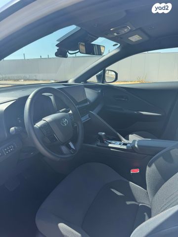 מודעת רכב טויוטה C-HR