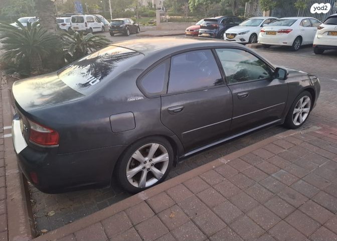 סובארו B4/לגאסי