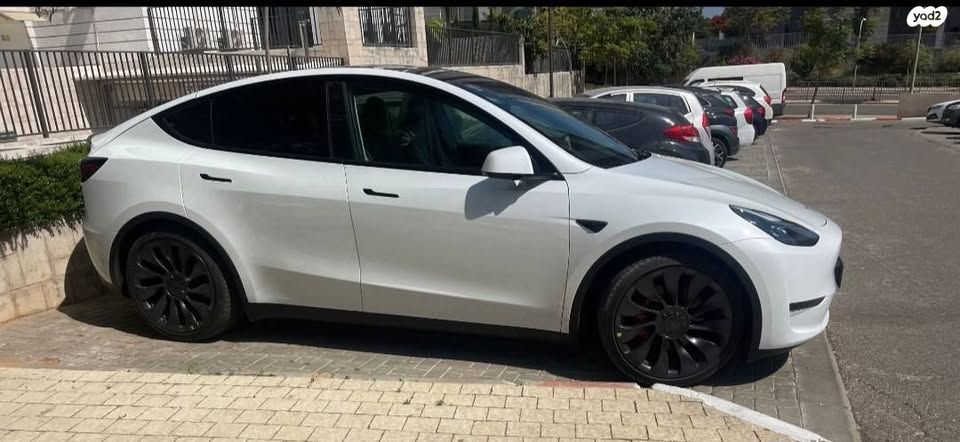 מודעת רכב טסלה מודל Y