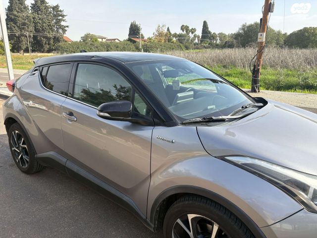 מודעת רכב טויוטה C-HR