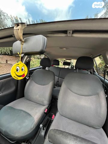 טויוטה יאריס