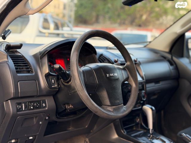 איסוזו די-מקס