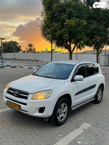 טויוטה RAV4