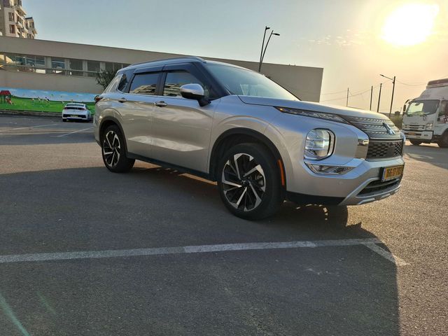 מיצובישי אאוטלנדר