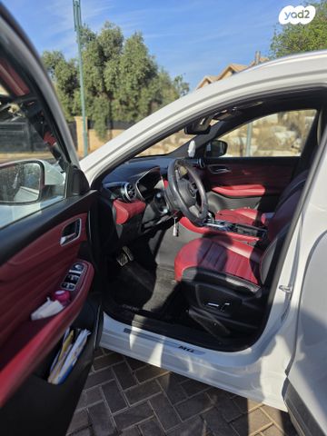 מודעת רכב אם ג'י EHS PHEV