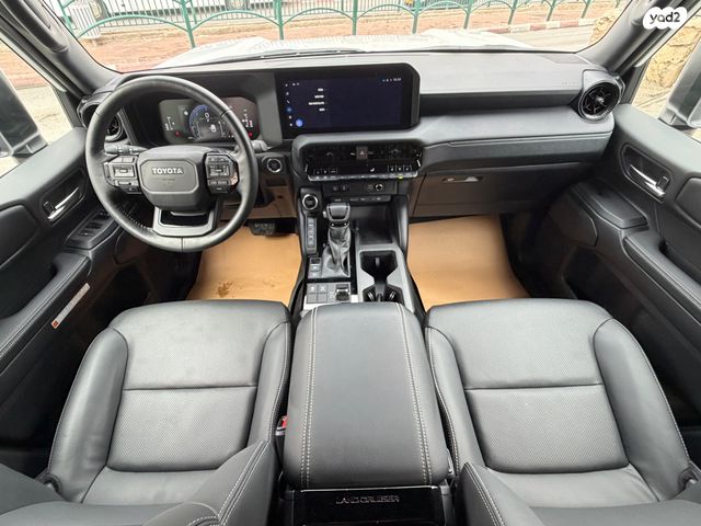 טויוטה לנד קרוזר