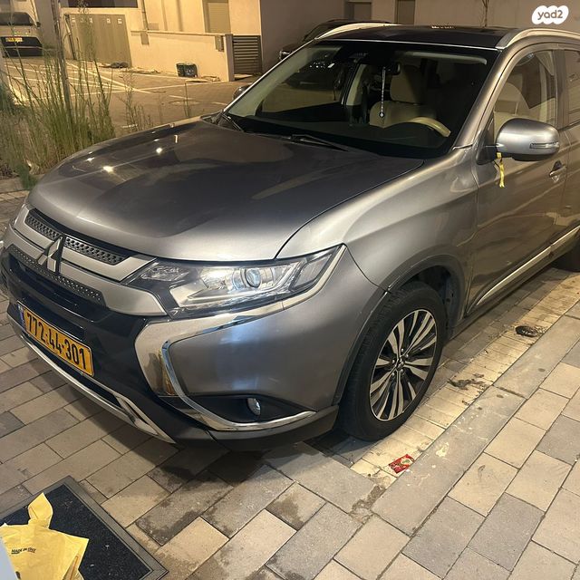 מיצובישי אאוטלנדר