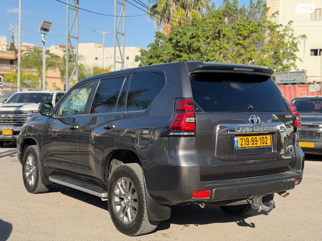 טויוטה לנד קרוזר