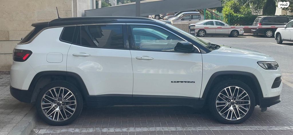 מודעת רכב ג'יפ קומפאס