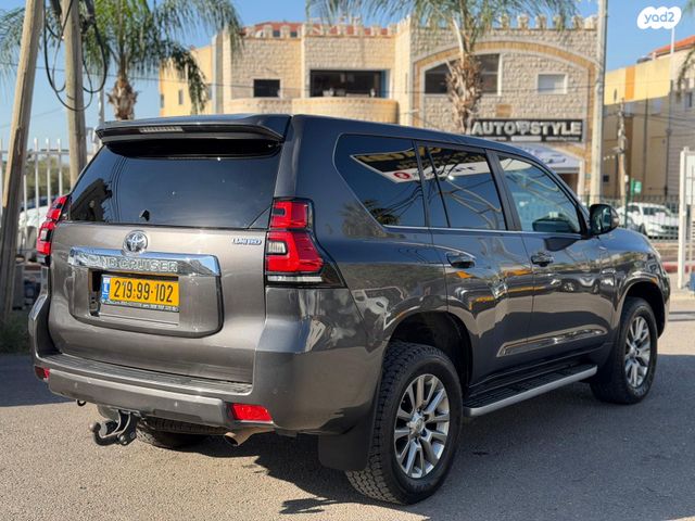 טויוטה לנד קרוזר